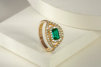 Yellow gold cluster ring with emerald and natural diamonds - ANA020
