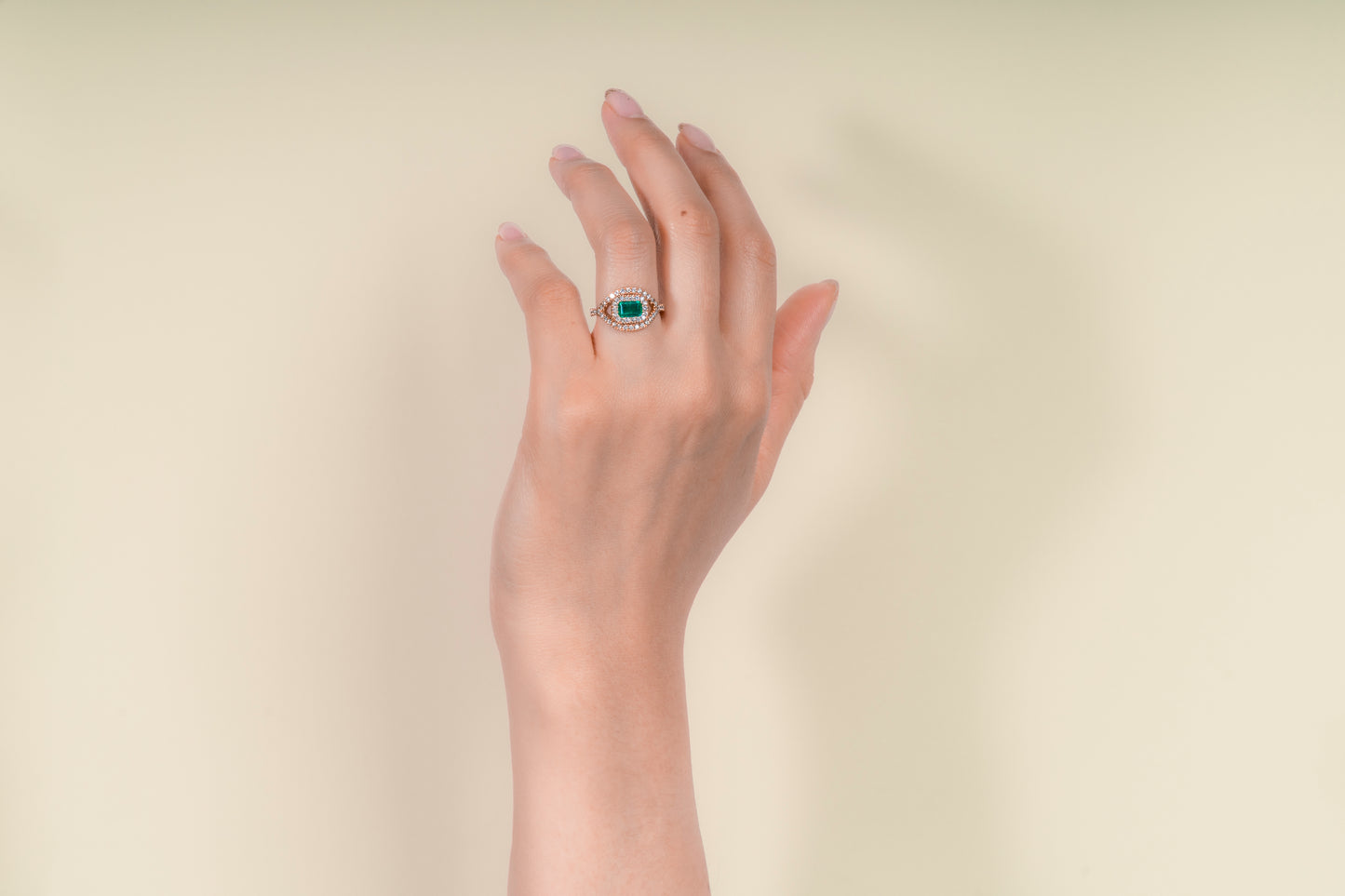 Yellow gold cluster ring with emerald and natural diamonds - ANA020