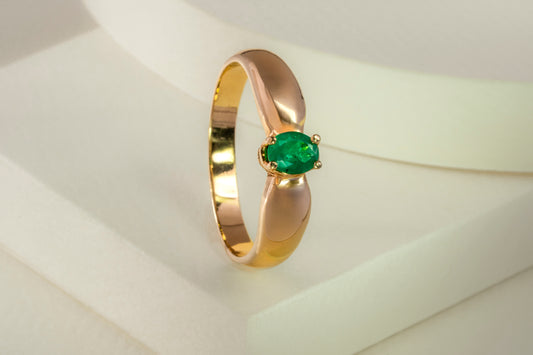 Anillo solitario oro amarillo con esmeralda - ANA039
