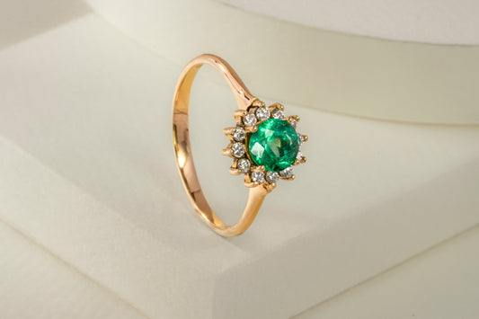 Anillo oro amarillo con halo de diamantes - ANA040
