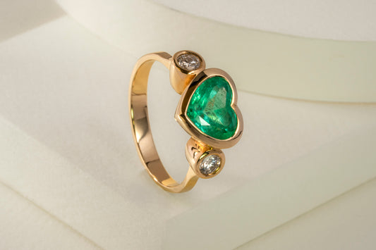 Anillo oro amarillo con esmeralda y diamante naturales - ANA057