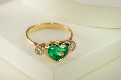 Anillo oro amarillo con esmeralda y diamante naturales - ANA057