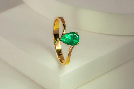Anillo solitario oro amarillo con esmeralda - ANA064