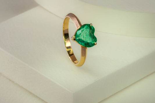 Anillo solitario oro amarillo con esmeralda natural - ANA083