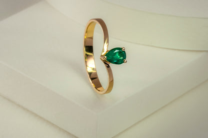 Anillo solitario oro amarillo con esmeralda - ANA091