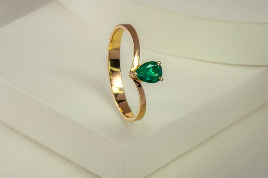 Anillo solitario oro amarillo con esmeralda - ANA091
