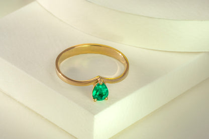 Anillo solitario oro amarillo con esmeralda - ANA091