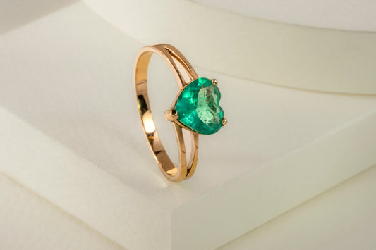 Anillo solitario oro amarillo con esmeralda - ANA095