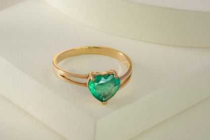 Anillo solitario oro amarillo con esmeralda - ANA095