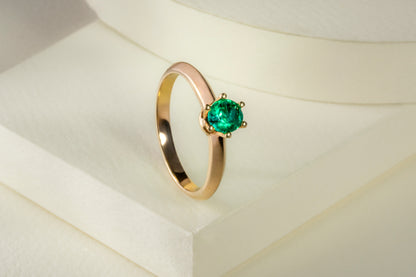 Anillo solitario oro amarillo con esmeralda - ANA102