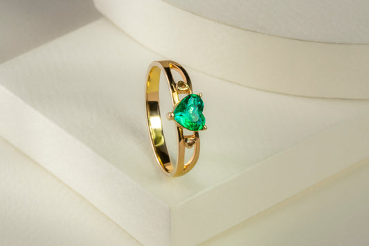 Anillo solitario oro amarillo con esmeralda - ANA105
