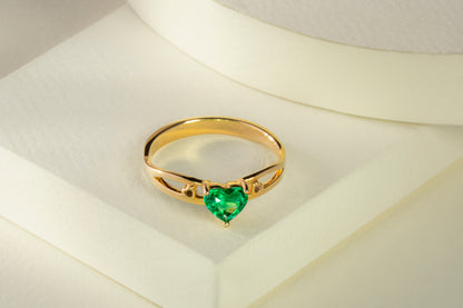 Anillo solitario oro amarillo con esmeralda - ANA105