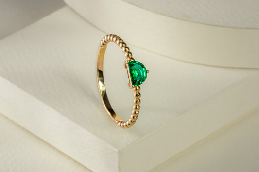 Anillo solitario oro amarillo con esmeralda - ANA106