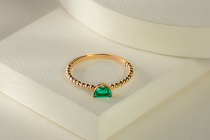 Anillo solitario oro amarillo con esmeralda - ANA106