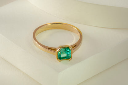 Anillo solitario oro amarillo con esmeralda - ANA107