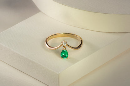 Anillo oro amarillo con esmeralda y diamantes naturales - ANA118