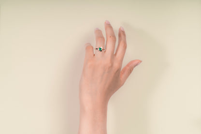 Anillo oro amarillo con esmeralda y diamantes naturales - ANA132