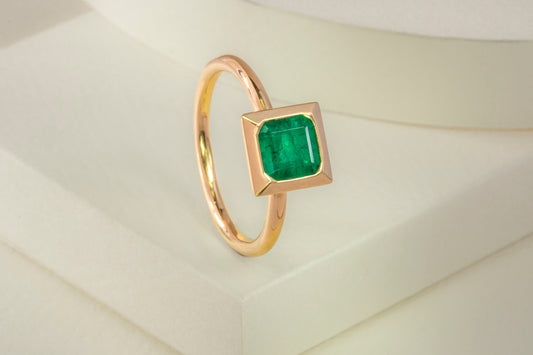 Anillo solitario oro amarillo con esmeralda - ANA135