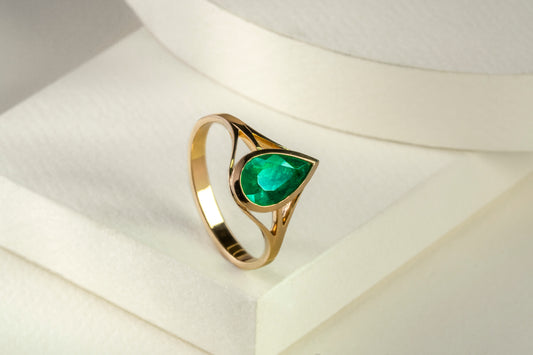 Anillo oro amarillo con esmeralda natural - ANA139