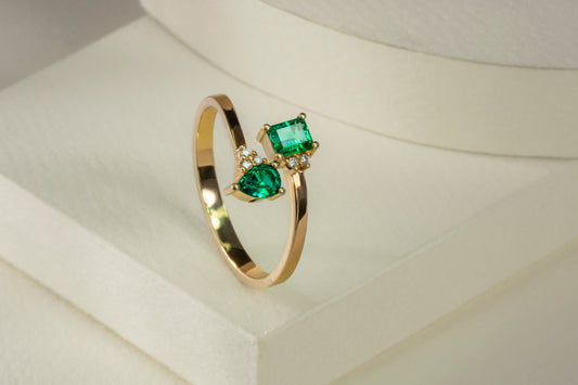 Anillo abierto oro amarillo con esmeralda y diamantes naturales - ANA140