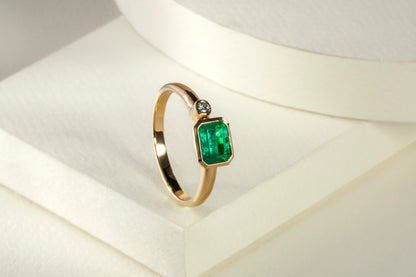 Anillo oro amarillo con esmeralda y diamante naturales - ANA147