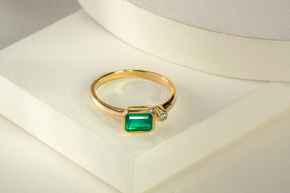 Anillo oro amarillo con esmeralda y diamante naturales - ANA147
