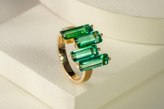 Anillo oro amarillo con esmeraldas naturales - ANA149