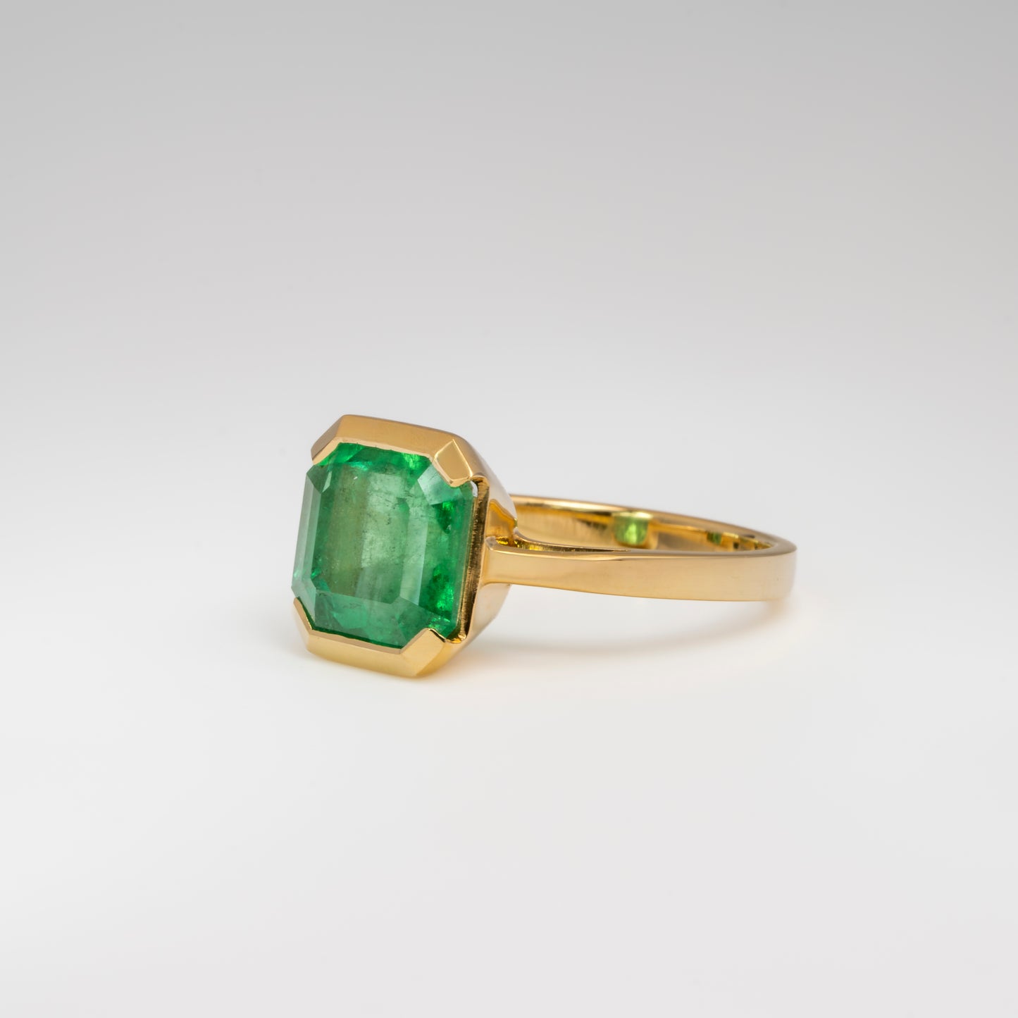 Anillo oro amarillo con esmeralda natural - ANA161