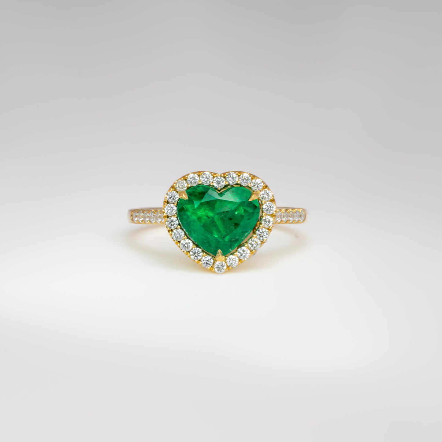 Anillo oro amarillo con esmeralda y diamantes naturales - ANA175