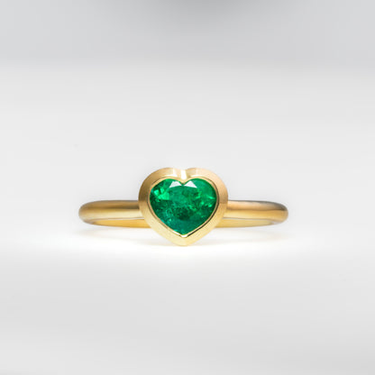 Anillo oro amarillo con esmeralda natural  - ANA179