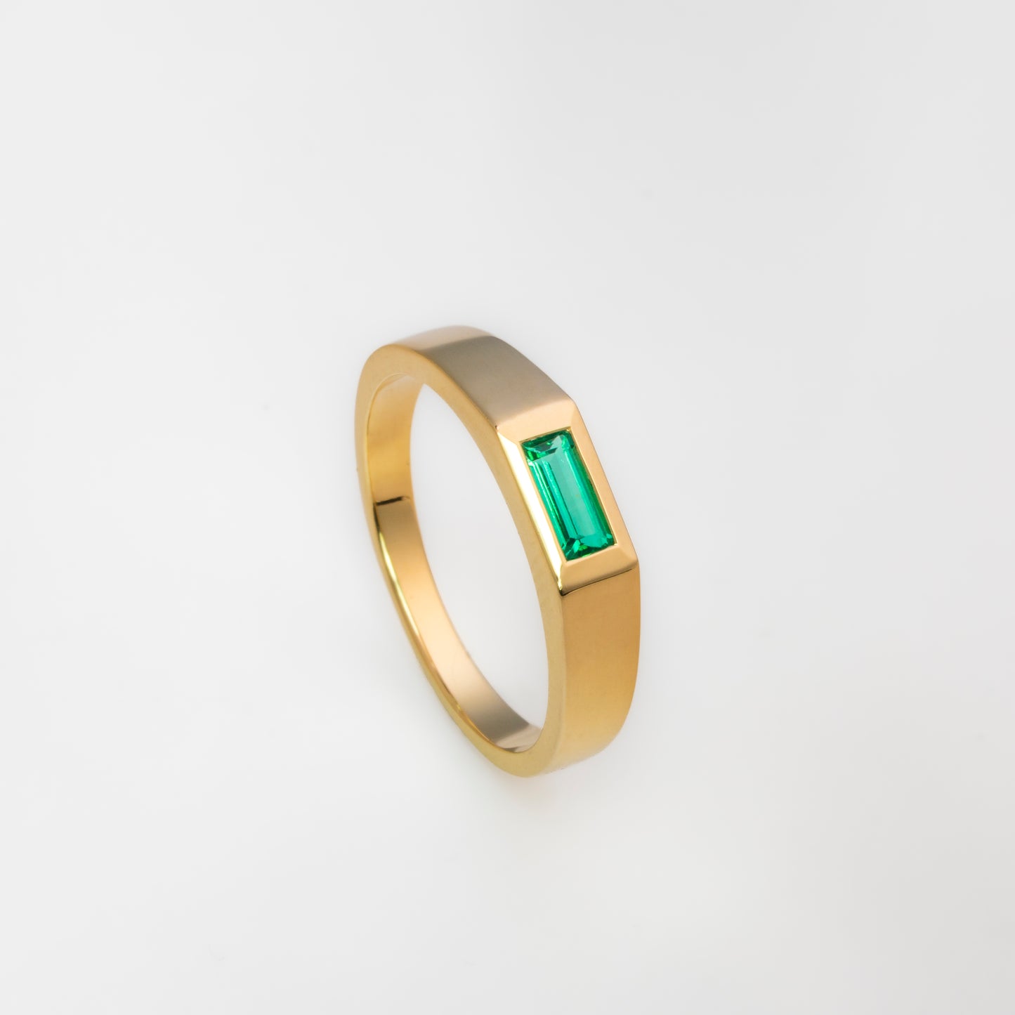 Anillo oro amarillo con esmeralda natural - ANA181
