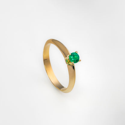 Anillo oro amarillo con esmeralda natural  - ANA182