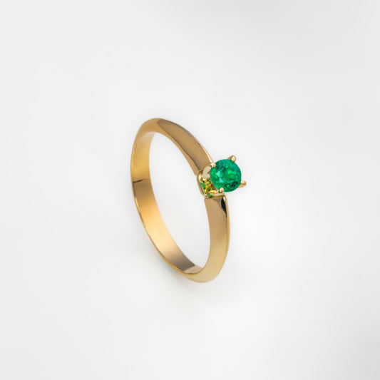Anillo oro amarillo con esmeralda natural  - ANA182