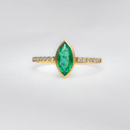 Anillo oro amarillo con esmeralda natural  y diamantes naturales - ANA184