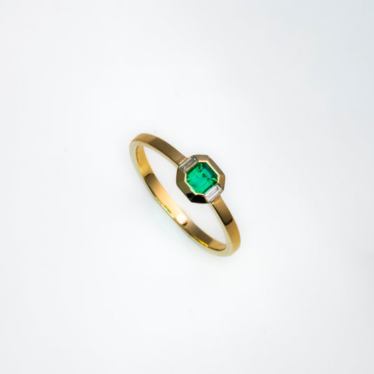 Anillo oro amarillo con esmeralda natural y diamantes naturales - ANA186
