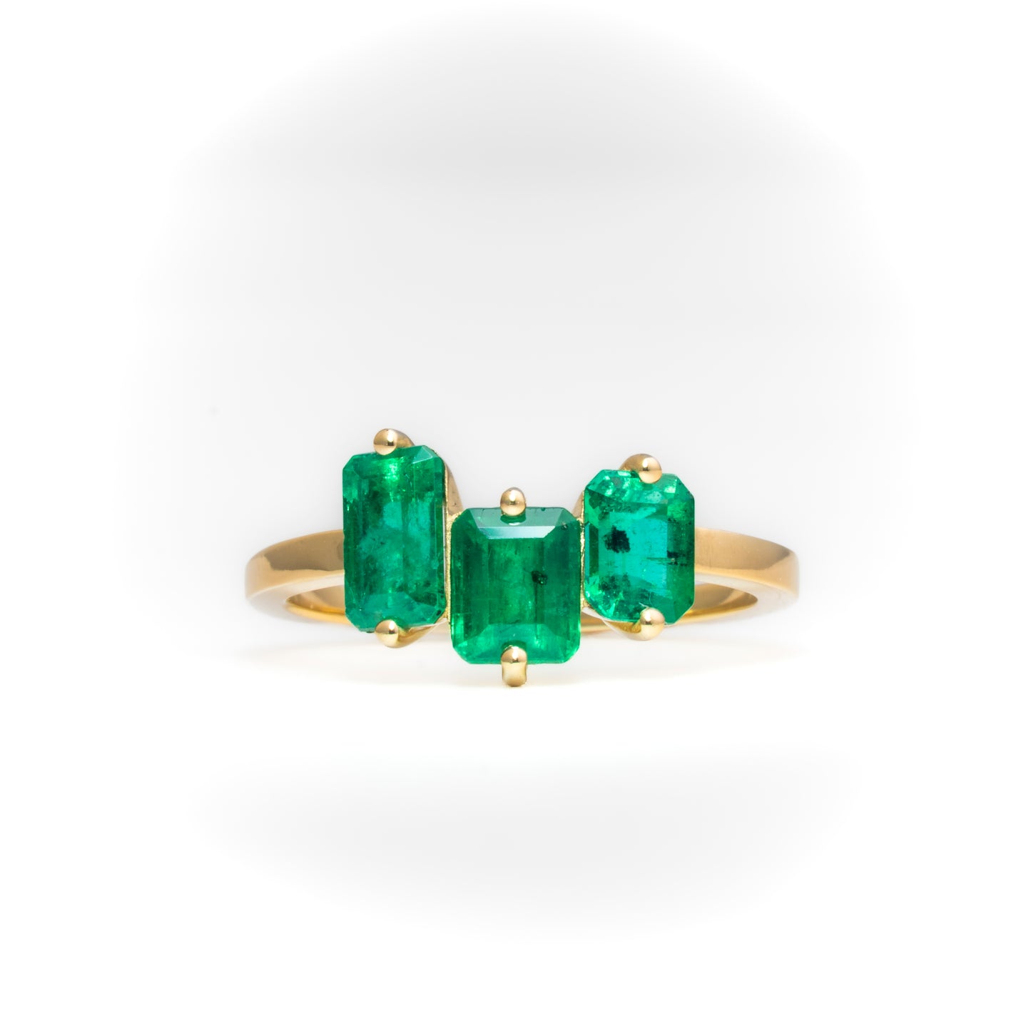 Anillo crazy oro amarillo con esmeralda natural  - ANA187