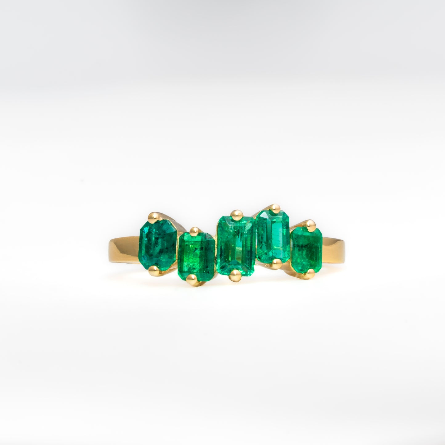 Anillo crazy oro amarillo con esmeralda natural  - ANA188