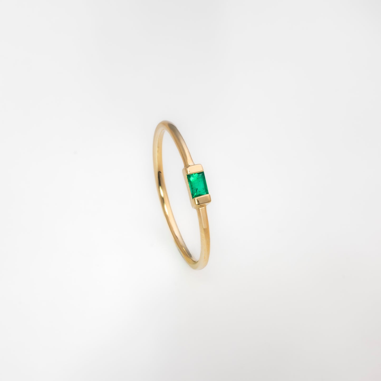Anillo oro amarillo con esmeralda natural - ANA189