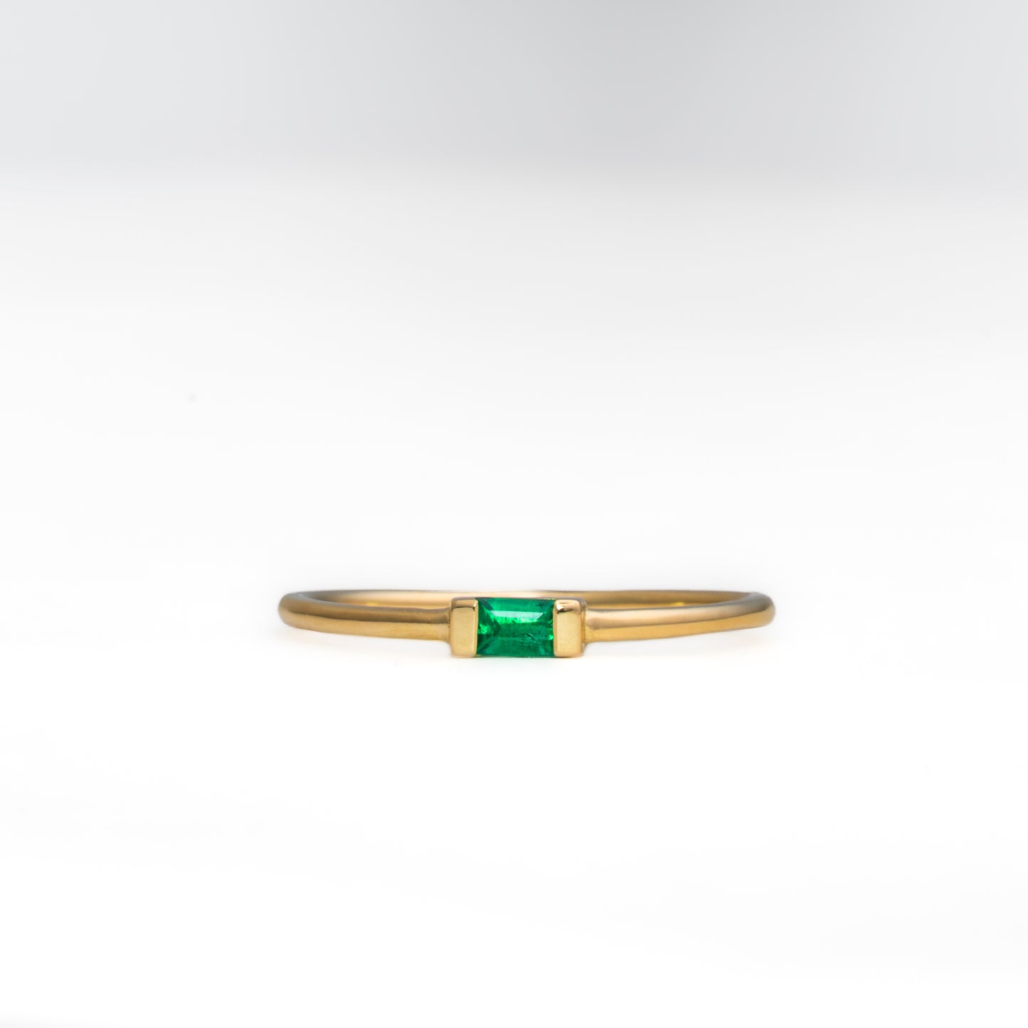 Anillo oro amarillo con esmeralda natural - ANA189