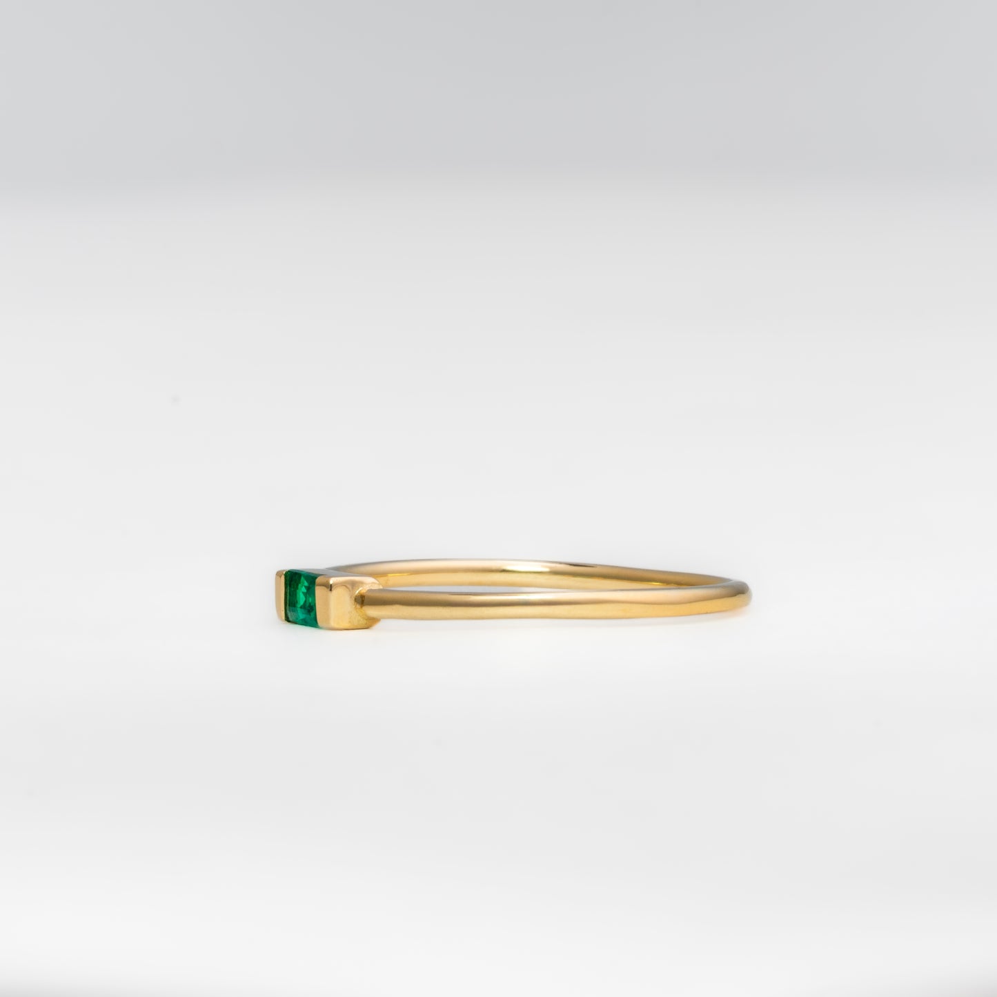 Anillo oro amarillo con esmeralda natural - ANA189