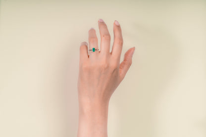 Anillo solitario oro blanco con esmeralda - ANB028
