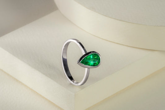 Anillo oro blanco con esmeralda natural - ANB035