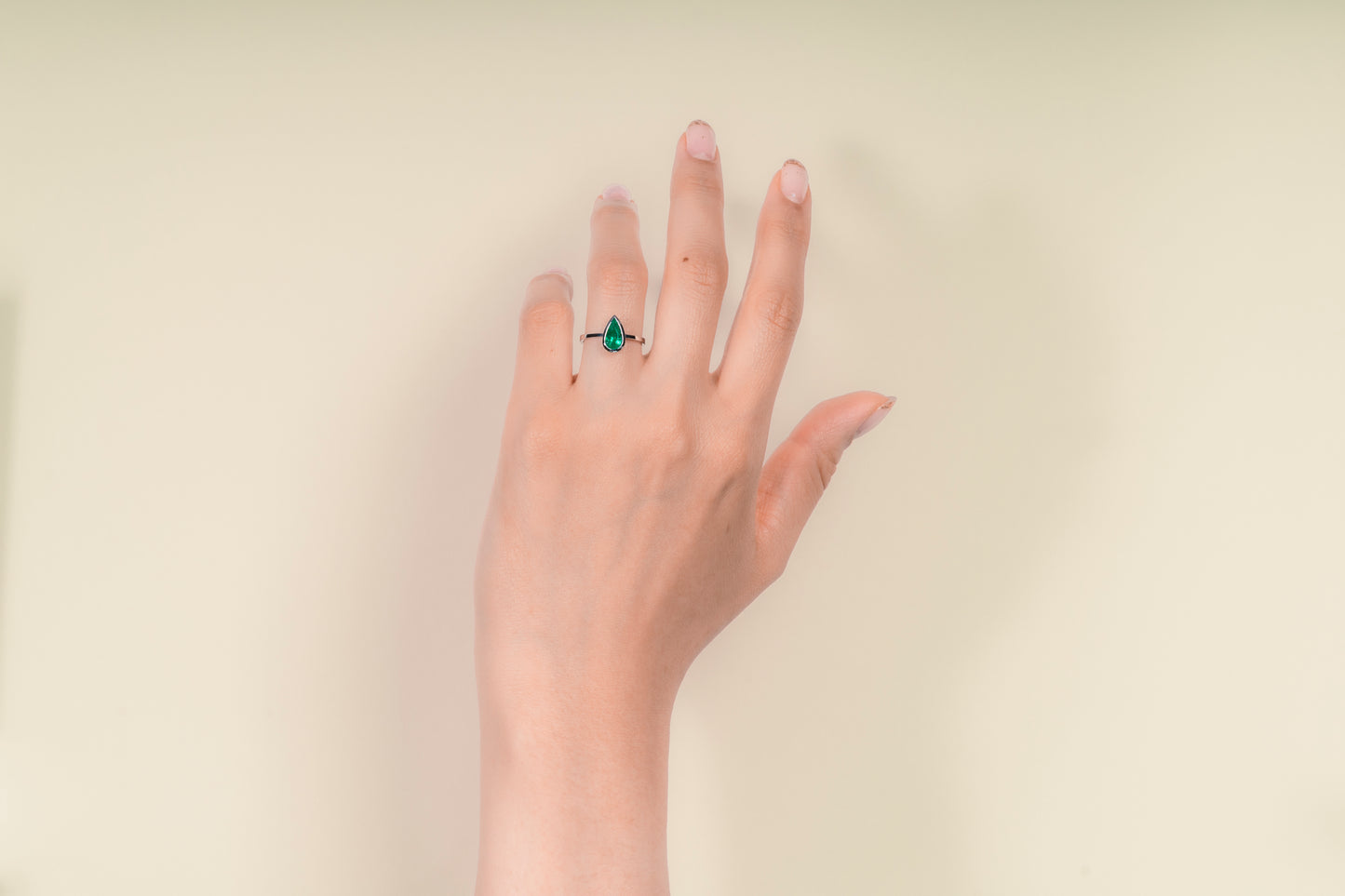 White gold ring with natural emerald - ANB035