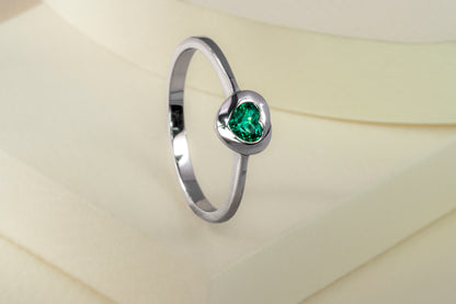 White gold solitaire ring with natural emerald - ANB038