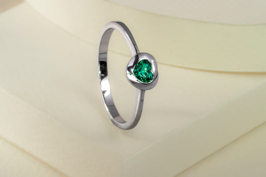 Anillo solitario oro blanco con esmeralda natural - ANB038