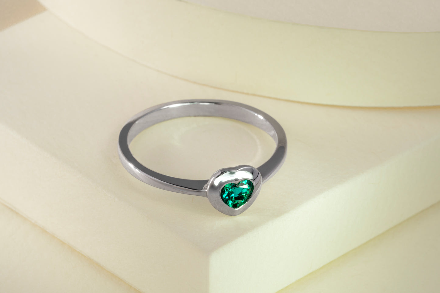 White gold solitaire ring with natural emerald - ANB038