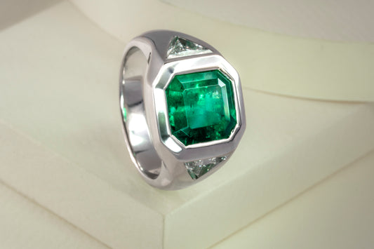 Anillo oro blanco con esmeralda y diamantes naturales - ANB066