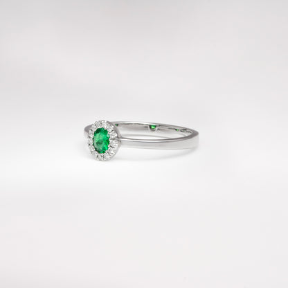 Anillo cluster oro blanco con esmeralda y diamantes naturales - ANB073