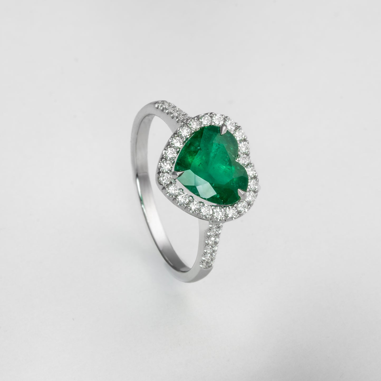 Anillo oro blanco con esmeralda y diamantes naturales - ANB075