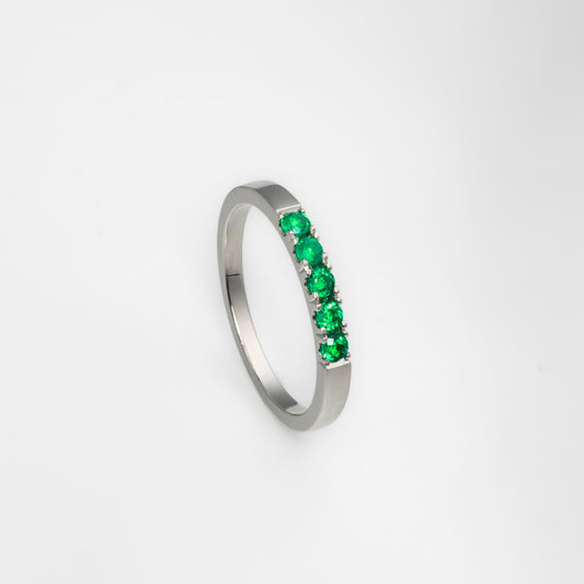 Anillo cintillo oro blanco con esmeralda natural - ANB076